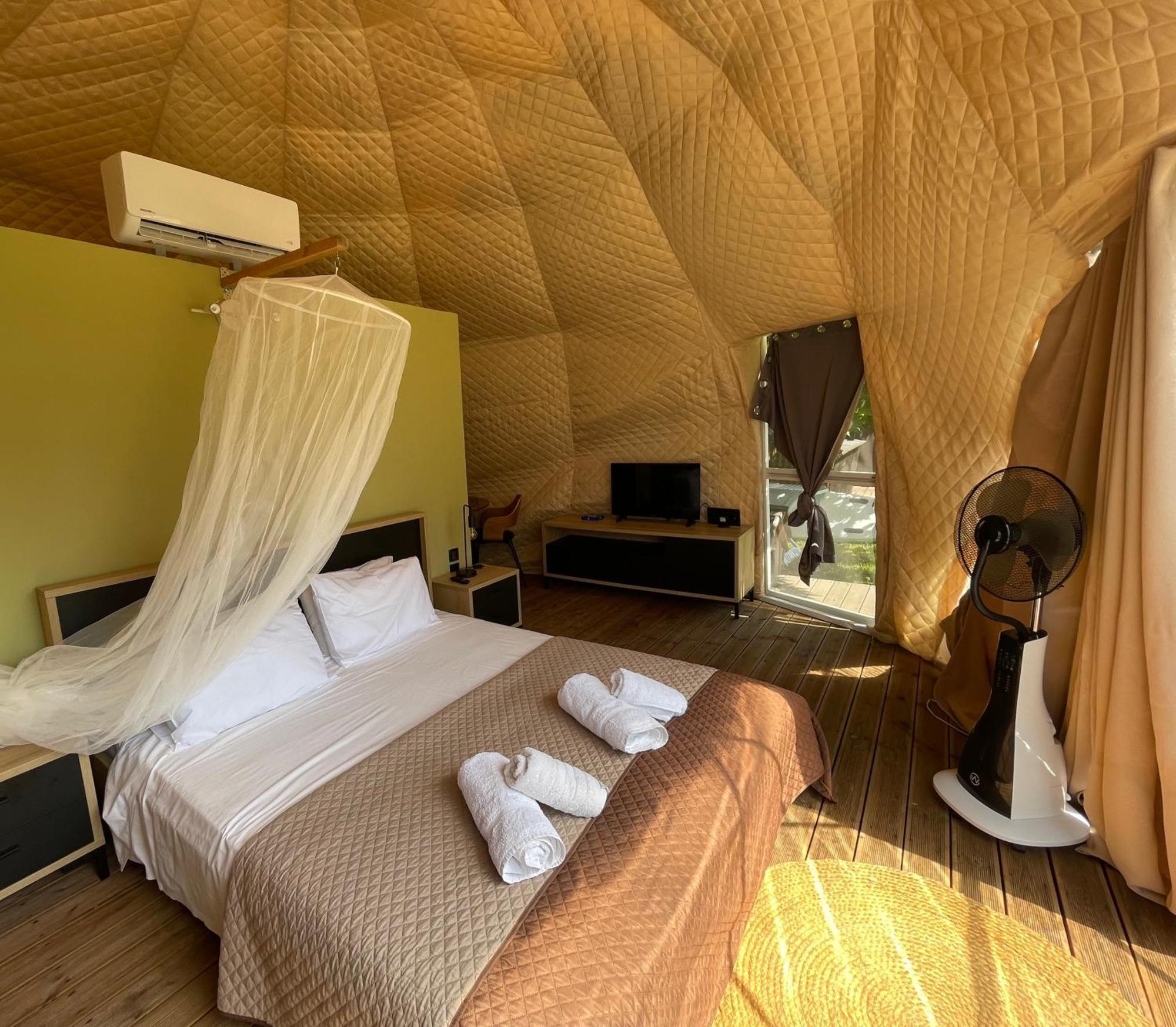 Manna Gea Glamping Domes Hotel Vonitsa Luaran gambar
